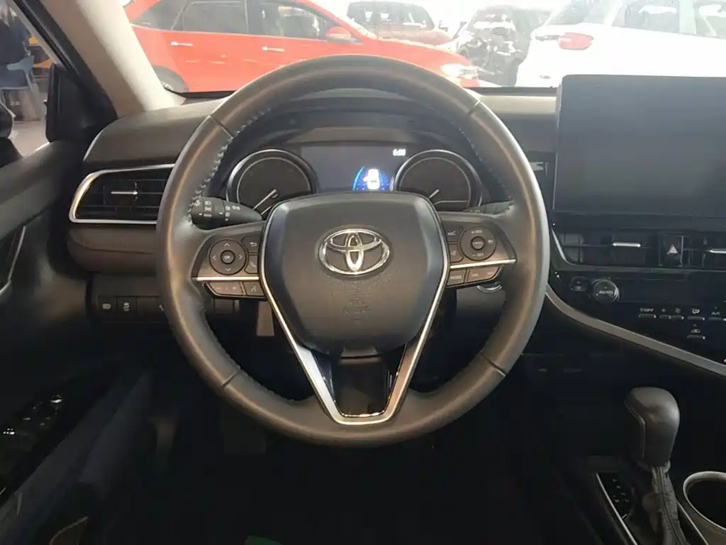 Toyota Camry — миниатюра 11