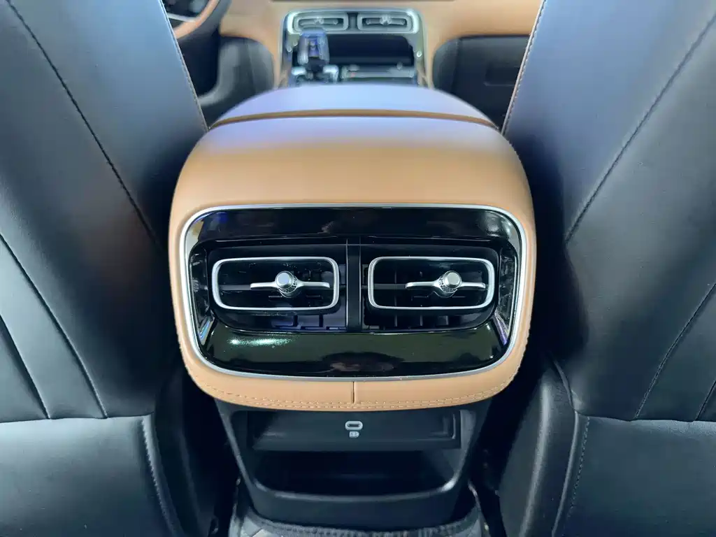Geely Boyue L — миниатюра 12