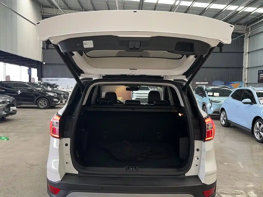 Ford Kuga — миниатюра 18