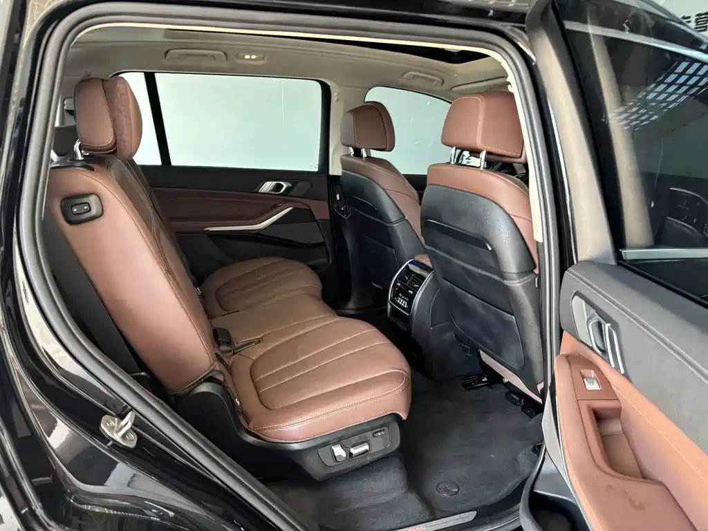BMW X7 — миниатюра 23