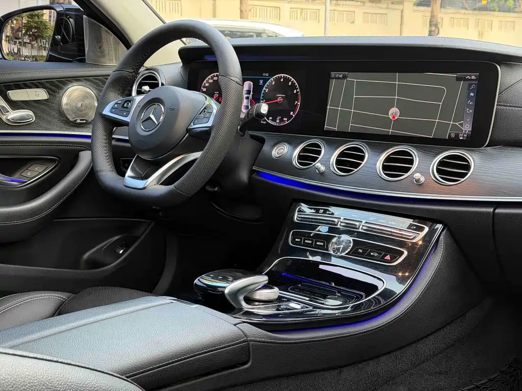 Mercedes-Benz E-Class — миниатюра 13