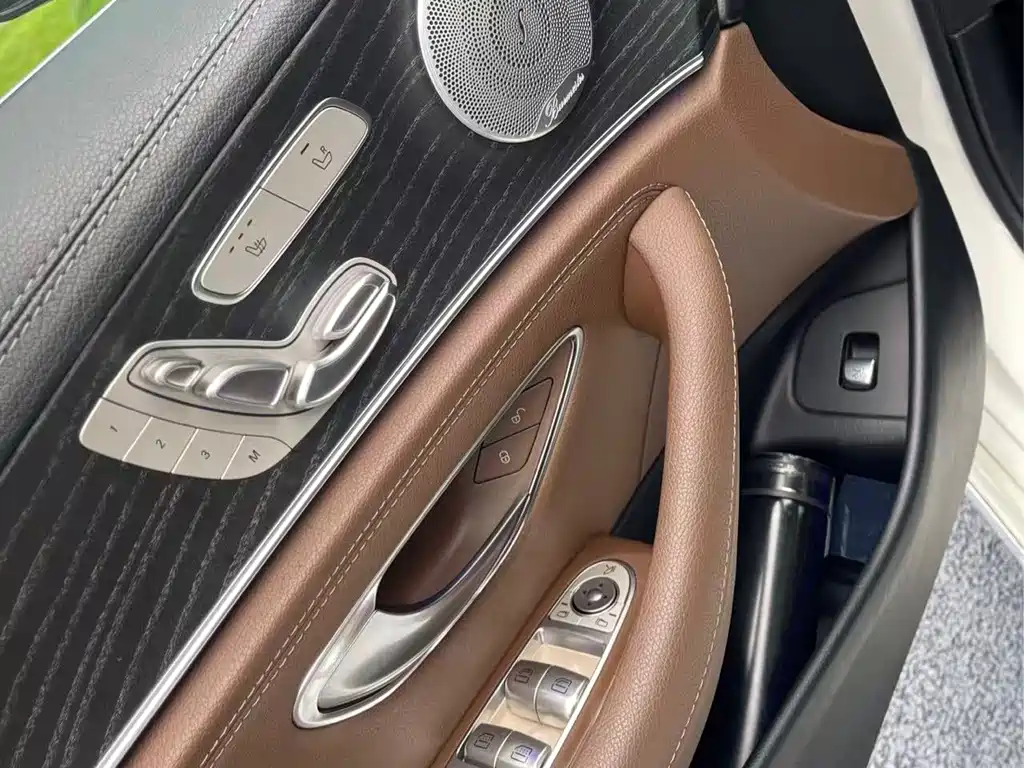 Mercedes-Benz E-Class — миниатюра 8