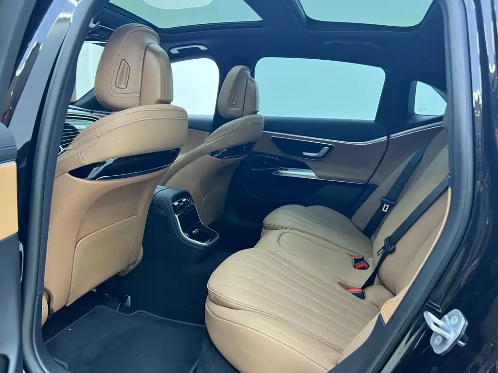 Mercedes-Benz E-Class — миниатюра 4