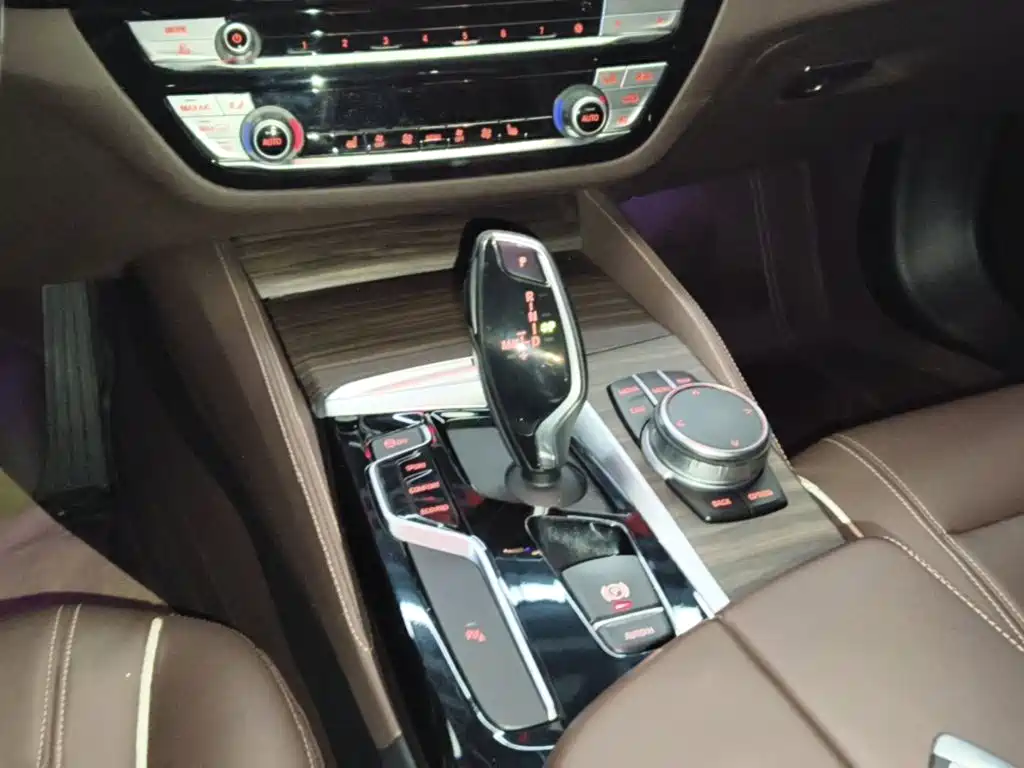 BMW 5 Series — миниатюра 14