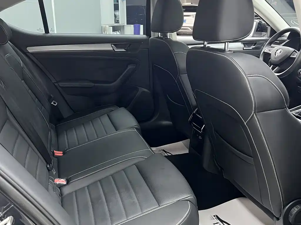Skoda Superb — миниатюра 17
