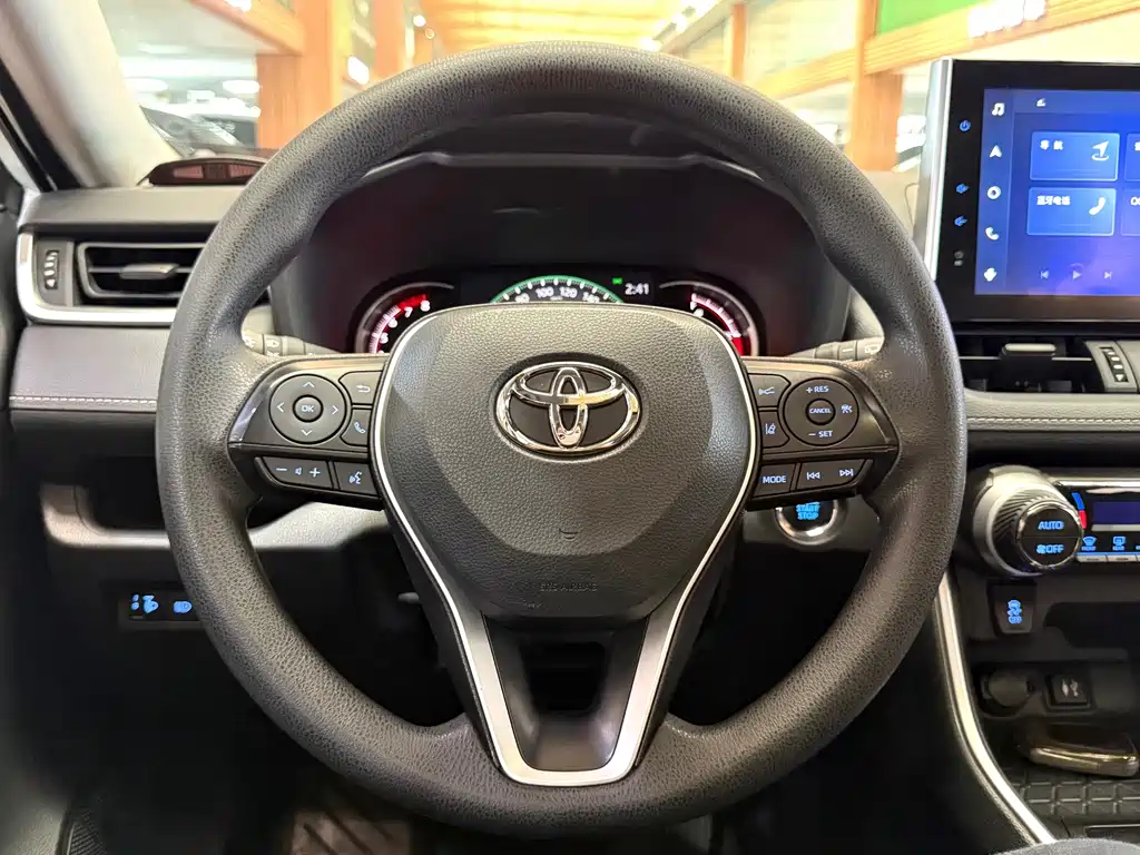 Toyota RAV4 — миниатюра 11