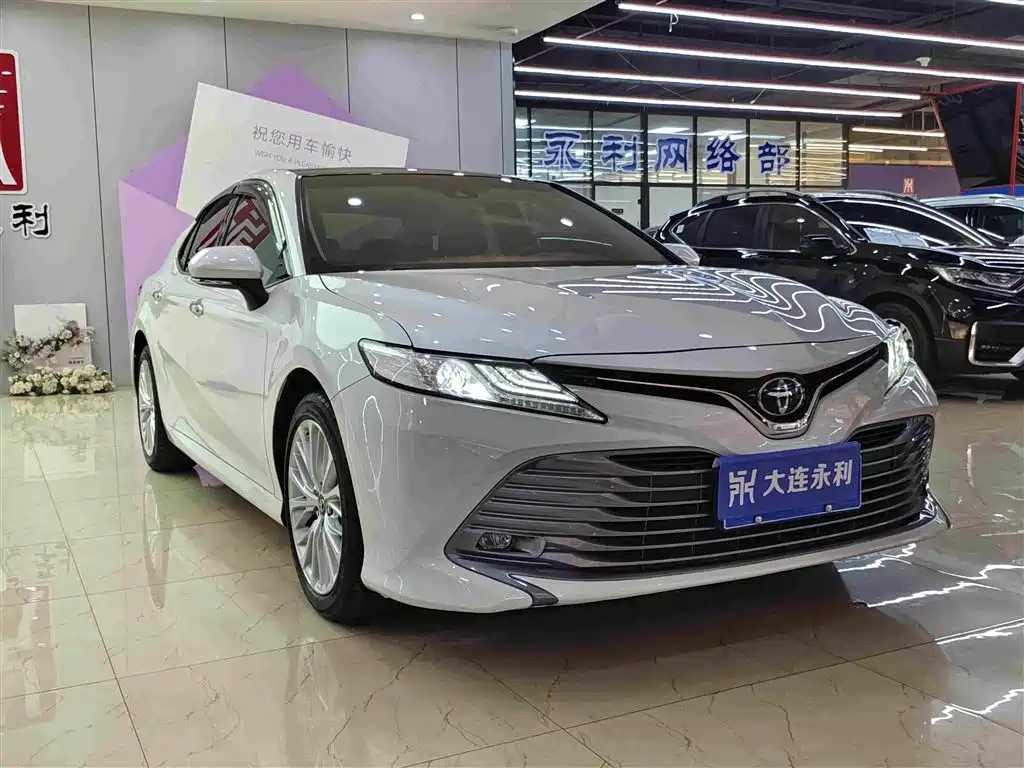 Toyota Camry — миниатюра 3