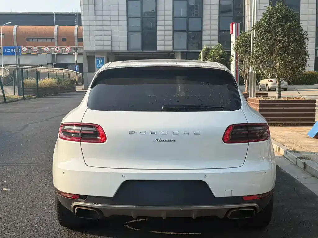 Porsche Macan — миниатюра 6