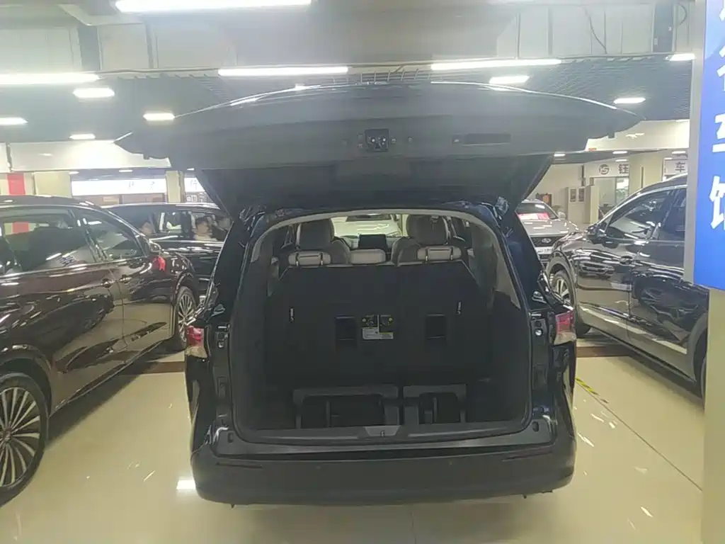 Toyota Sienna — миниатюра 19