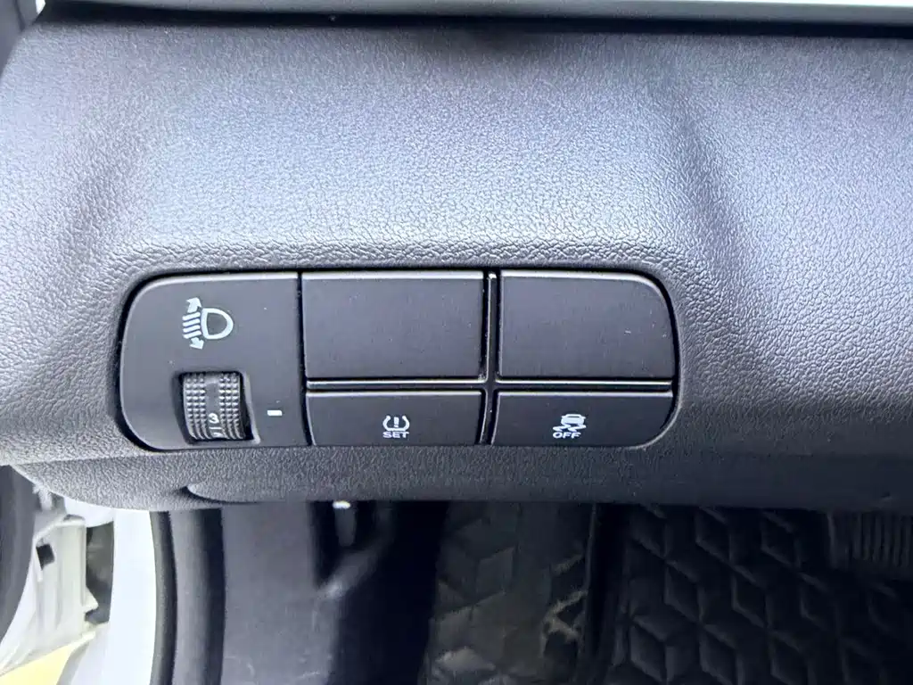 Hyundai Elantra — миниатюра 15