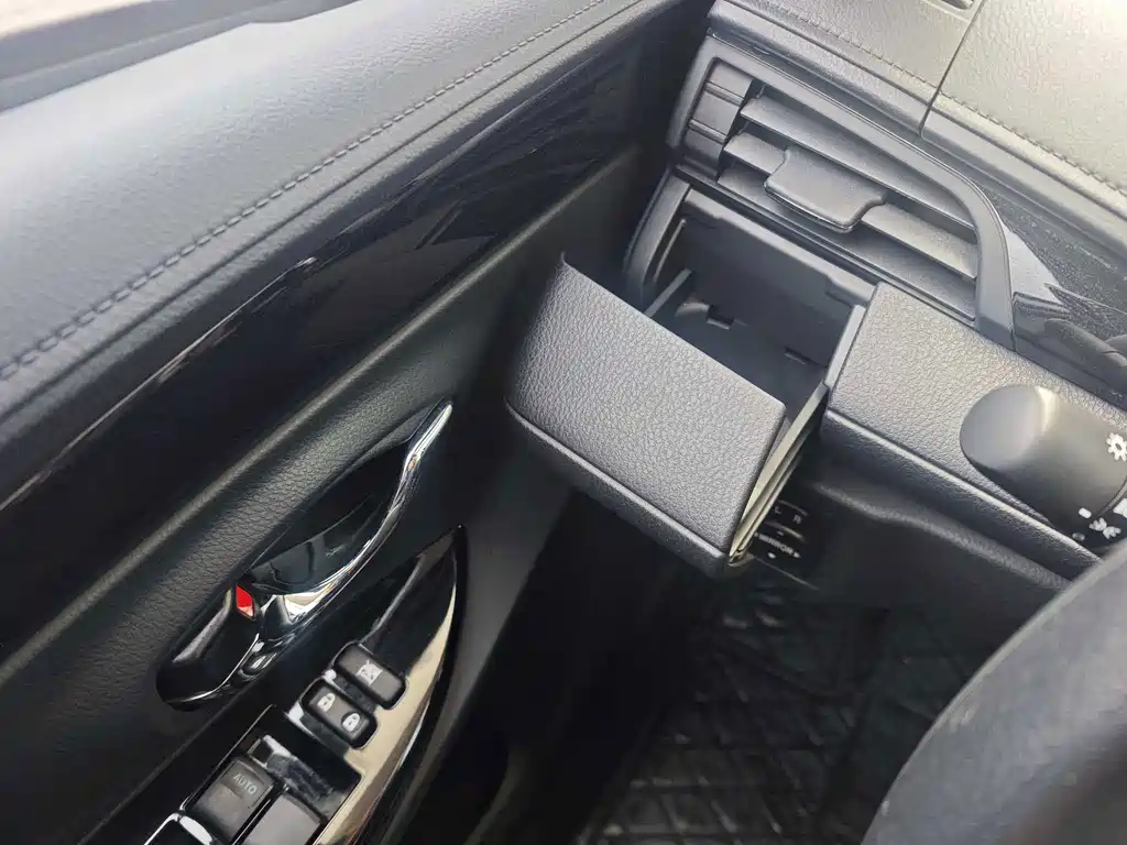 Toyota Yaris L — миниатюра 14