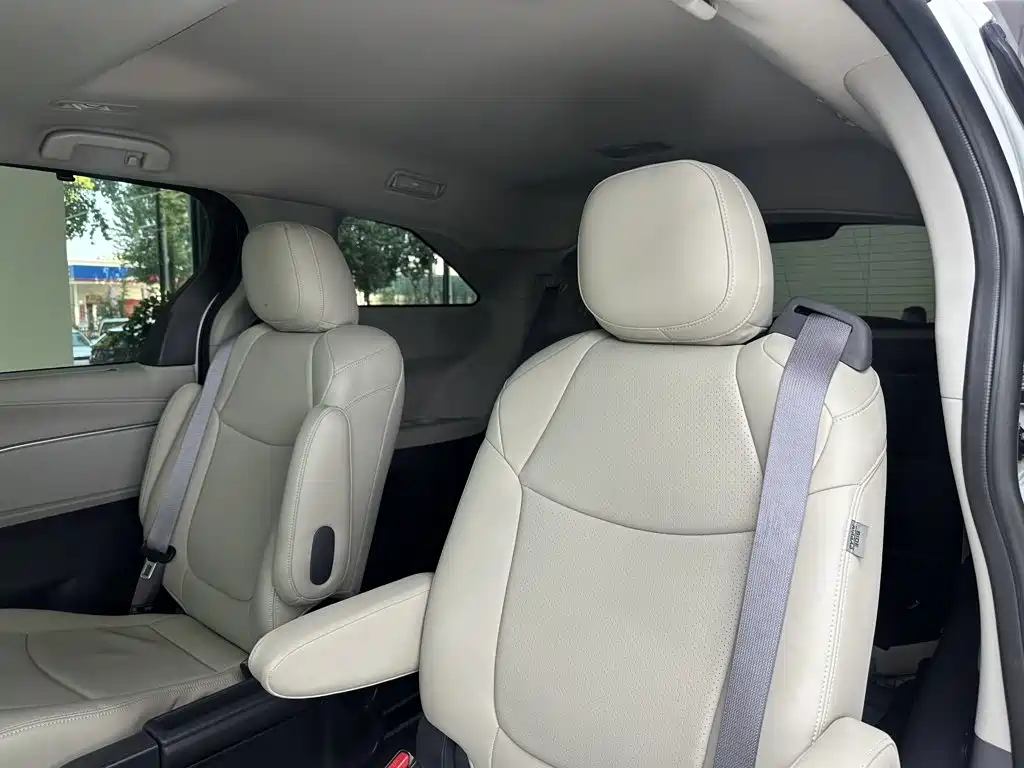 Toyota Sienna — миниатюра 21