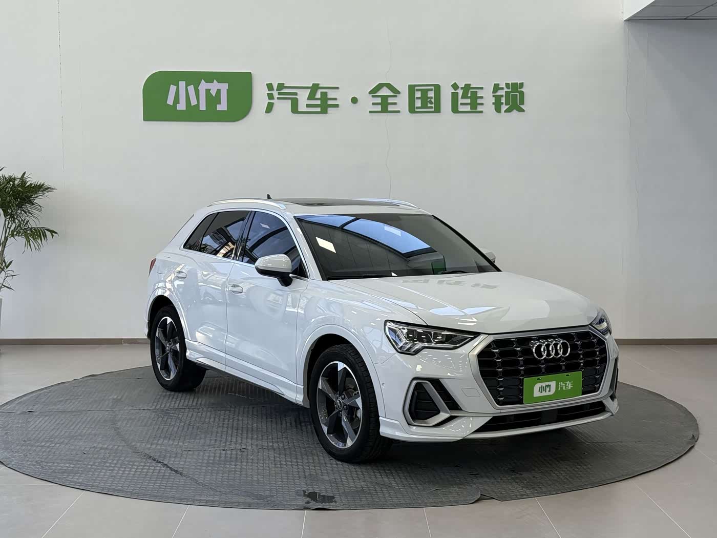 Audi Q3 1.4 л 2023 г. Белый, пробег 36000 км