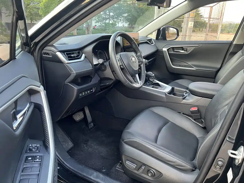 Toyota RAV4 — миниатюра 11