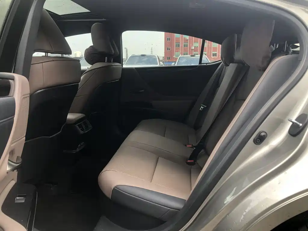 Lexus ES — миниатюра 10