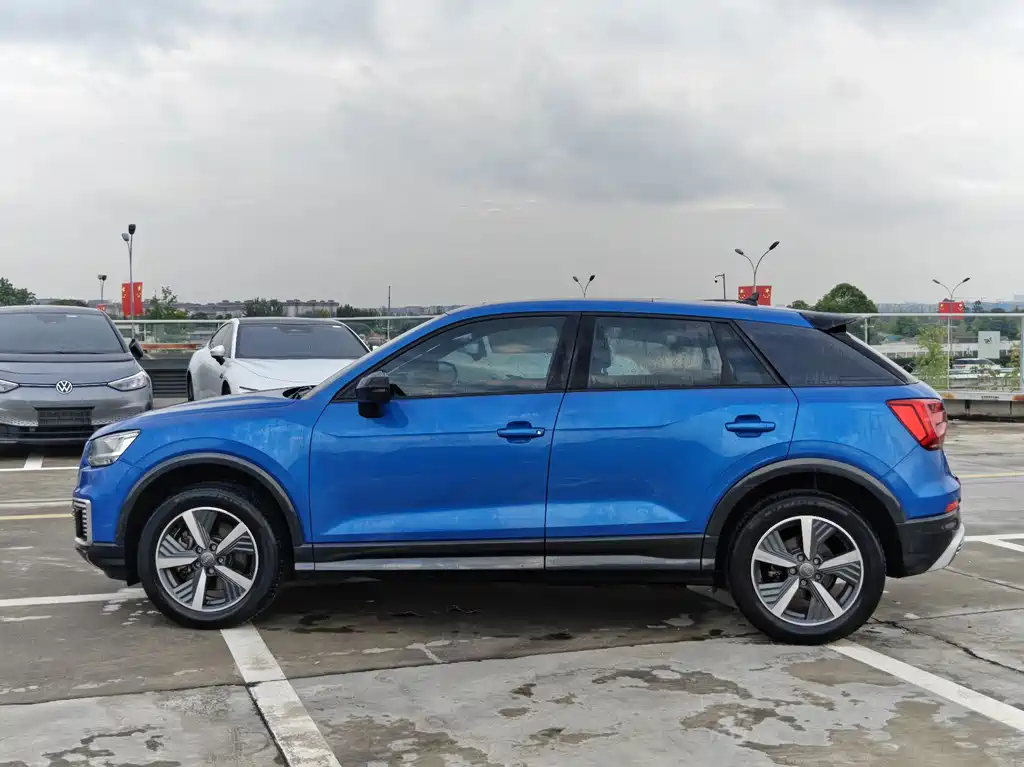 Audi Q2L e-tron — миниатюра 8