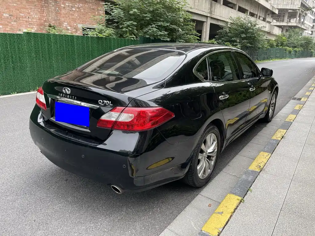 Infiniti Q70 — миниатюра 9