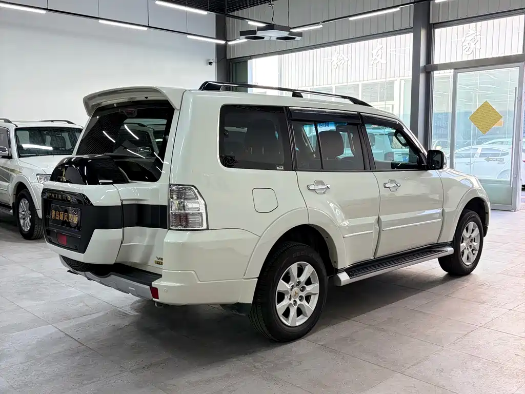 Mitsubishi Pajero (Import) — миниатюра 5