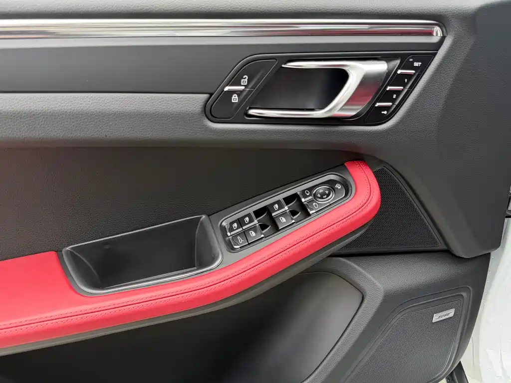 Porsche Macan — миниатюра 16