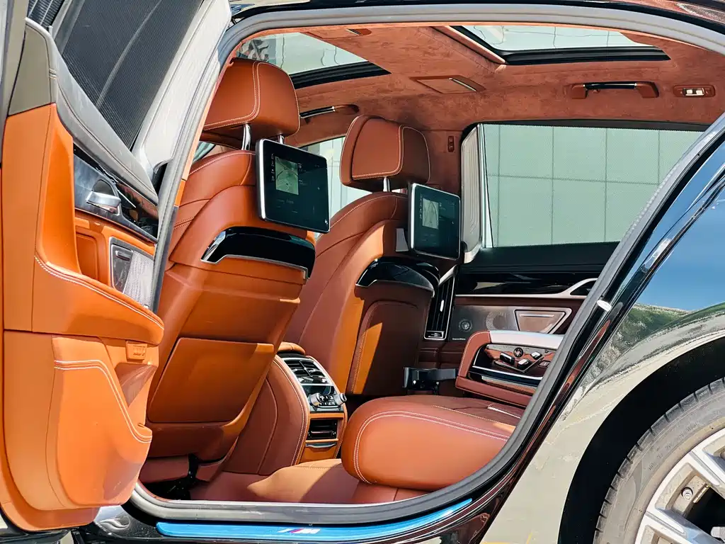 BMW 7 Series — миниатюра 5
