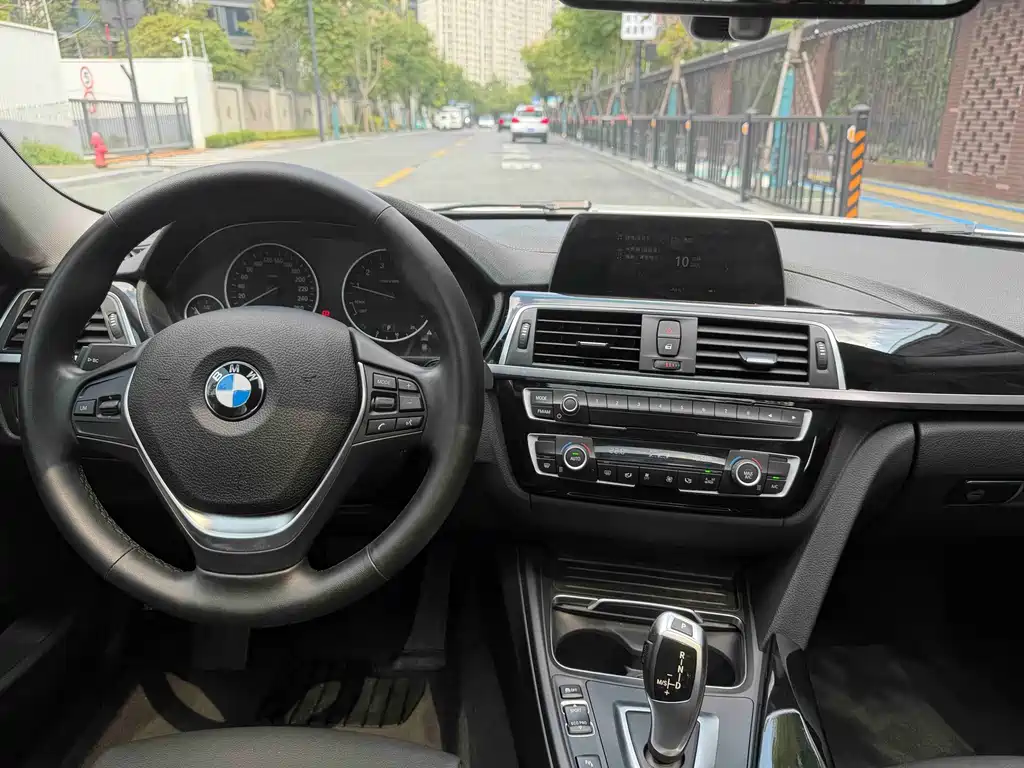 BMW 3 Series — миниатюра 12