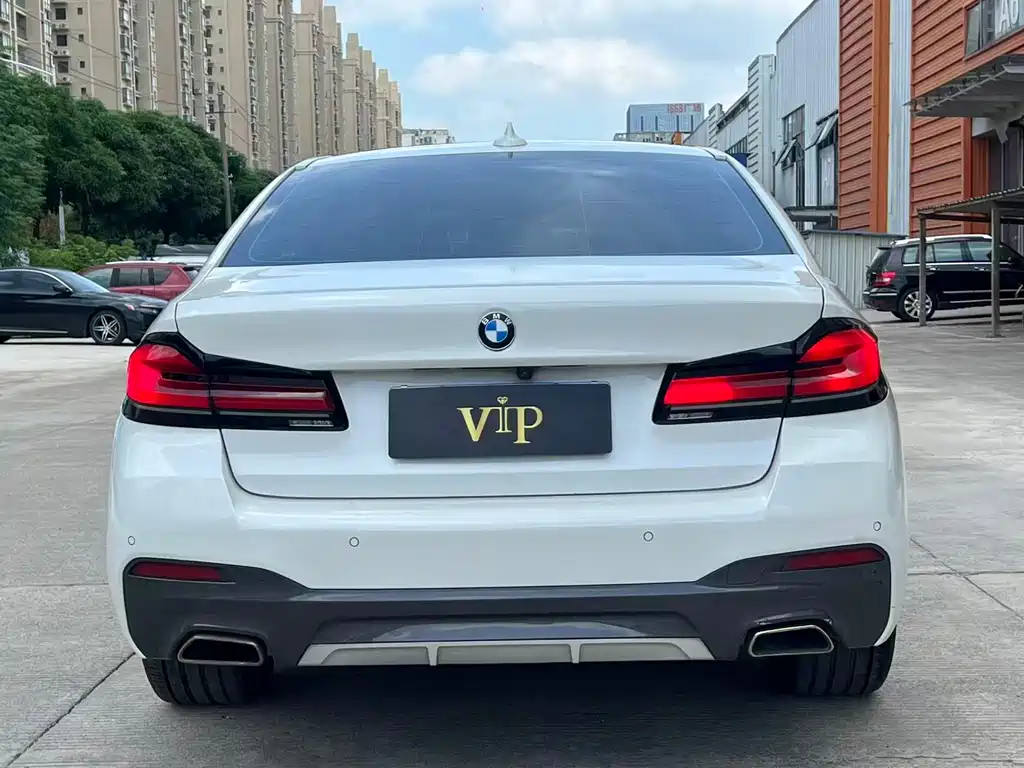 BMW 5 Series — миниатюра 8
