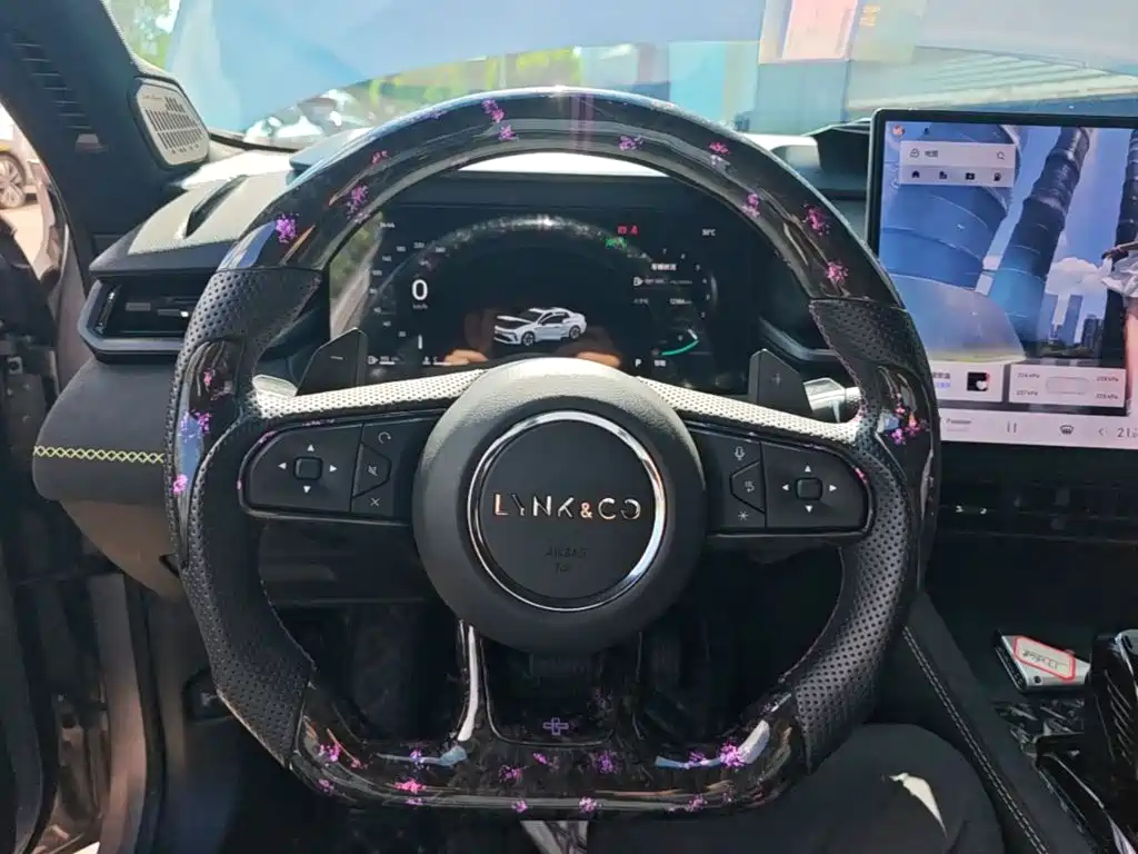 Lynk & Co 03 — миниатюра 11