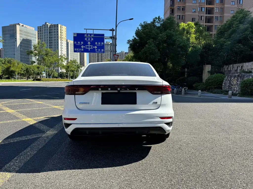 Geely Emgrand — миниатюра 12
