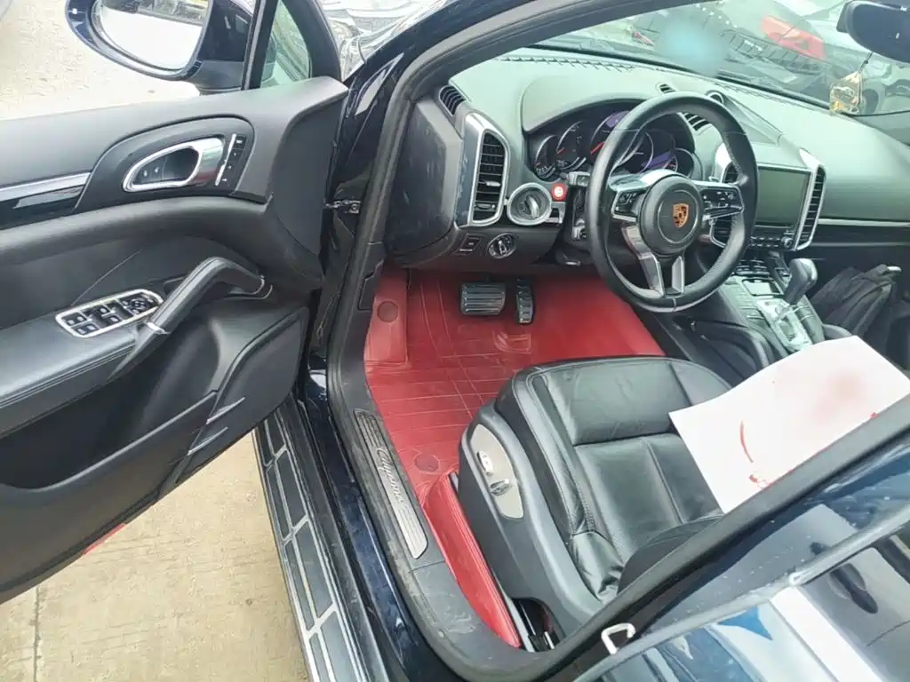 Porsche Cayenne — миниатюра 16
