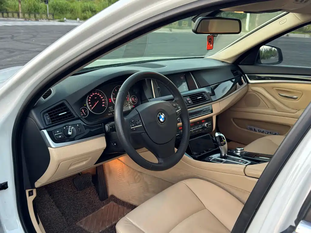 BMW 5 Series — миниатюра 9