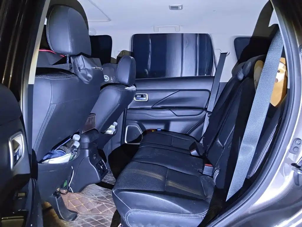 Mitsubishi Outlander — миниатюра 15