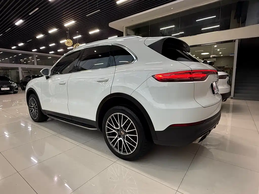 Porsche Cayenne — миниатюра 4