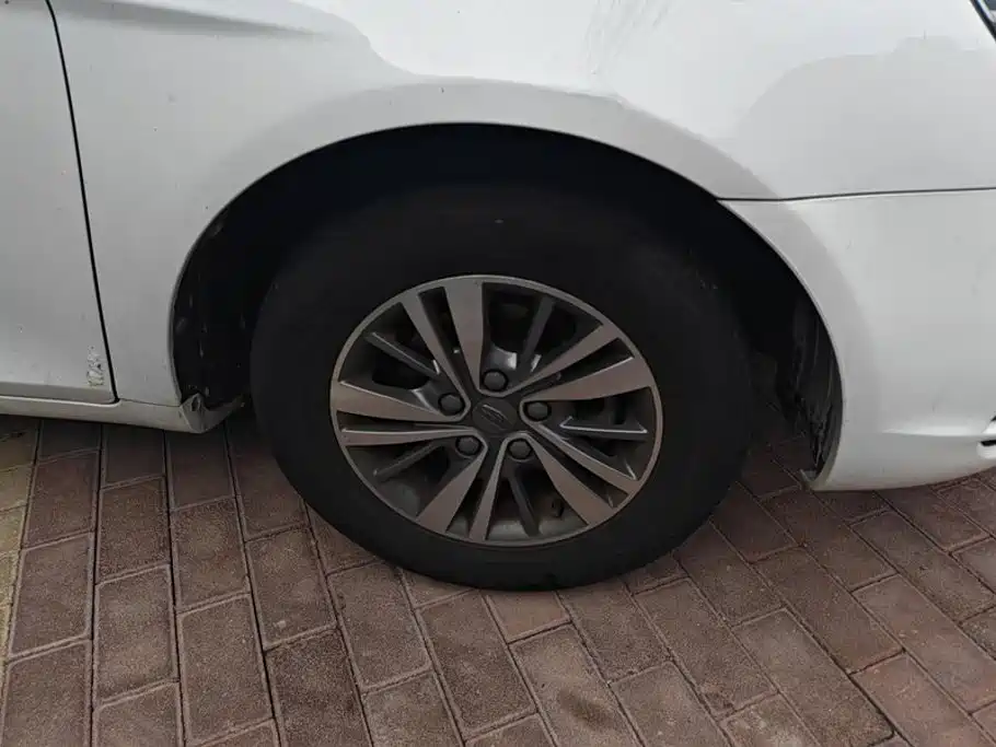 Geely Emgrand — миниатюра 6