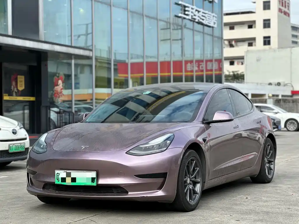 TESLA MODEL 3