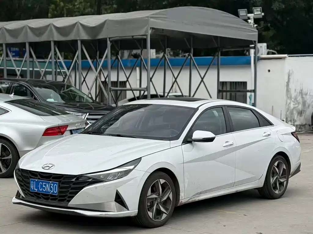 Купить Hyundai Elantra
