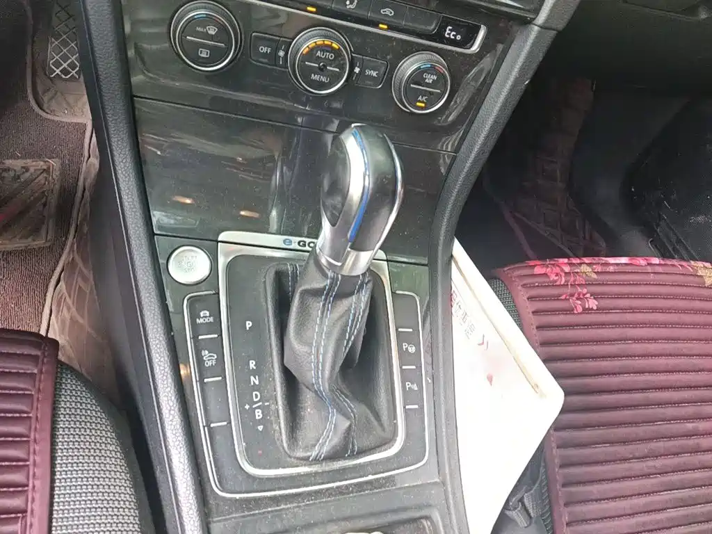 Volkswagen Golf EV — миниатюра 7