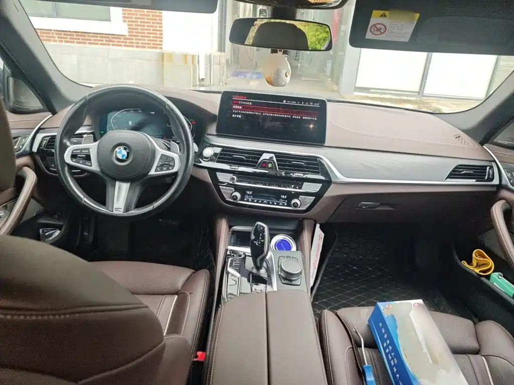 BMW 5 Series — миниатюра 5