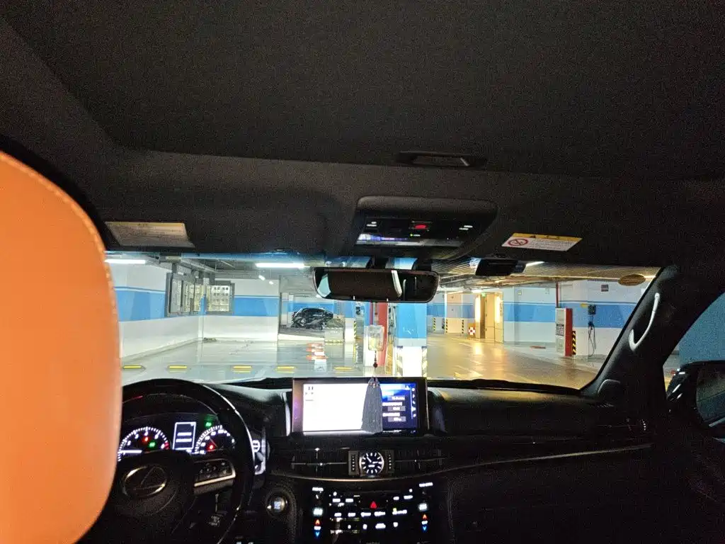 Lexus LX — миниатюра 9