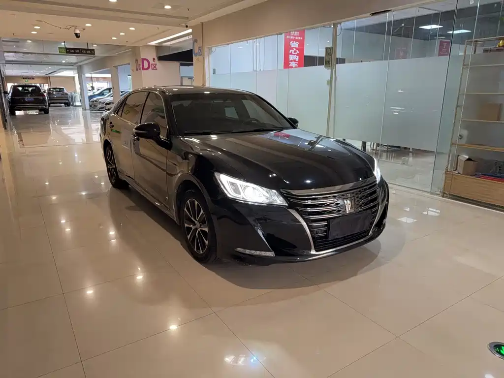Toyota Crown — миниатюра 6