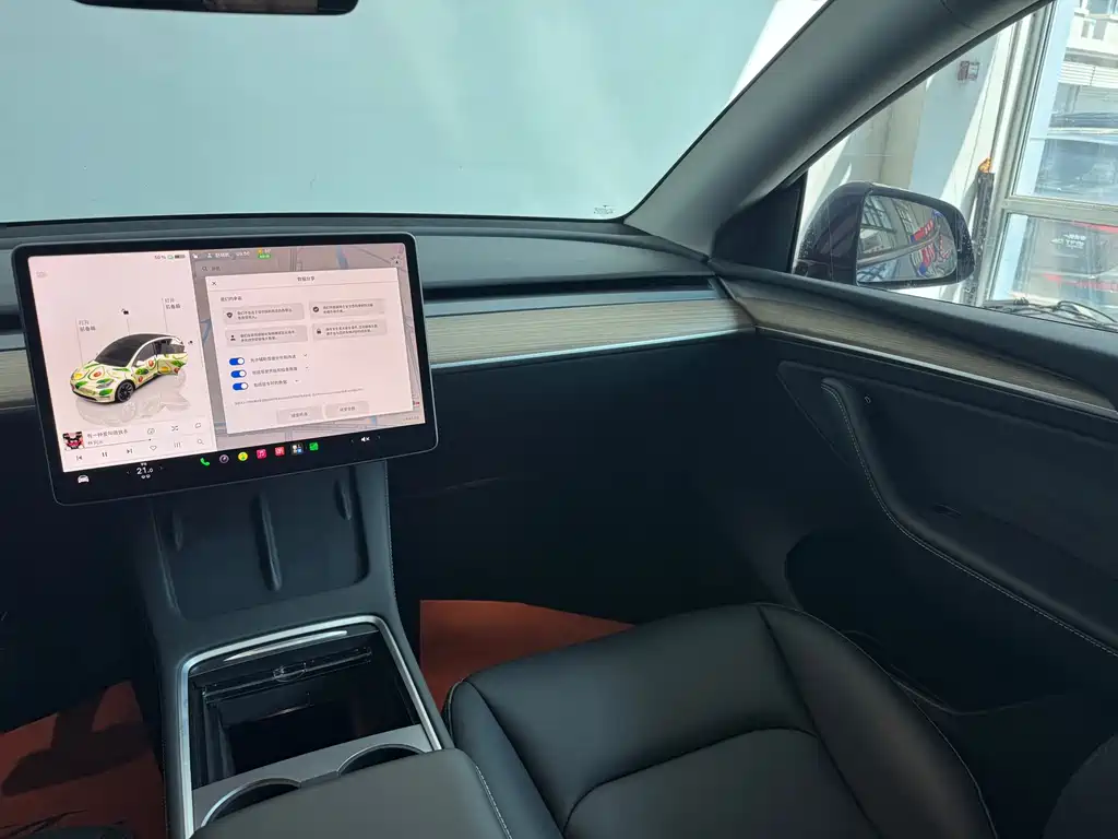 Tesla Model Y — миниатюра 13
