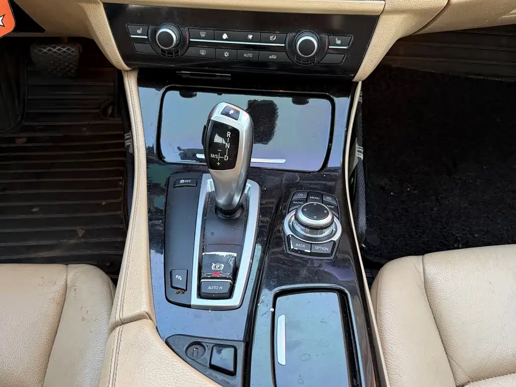BMW 5 Series — миниатюра 12