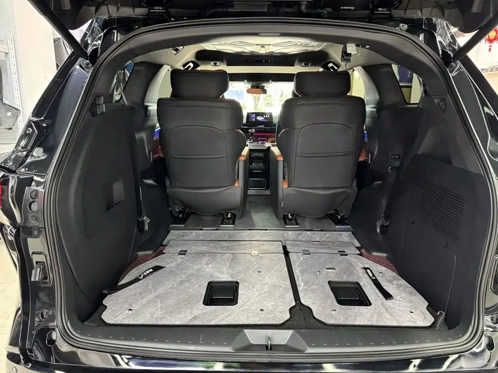 Toyota Granvia — миниатюра 18