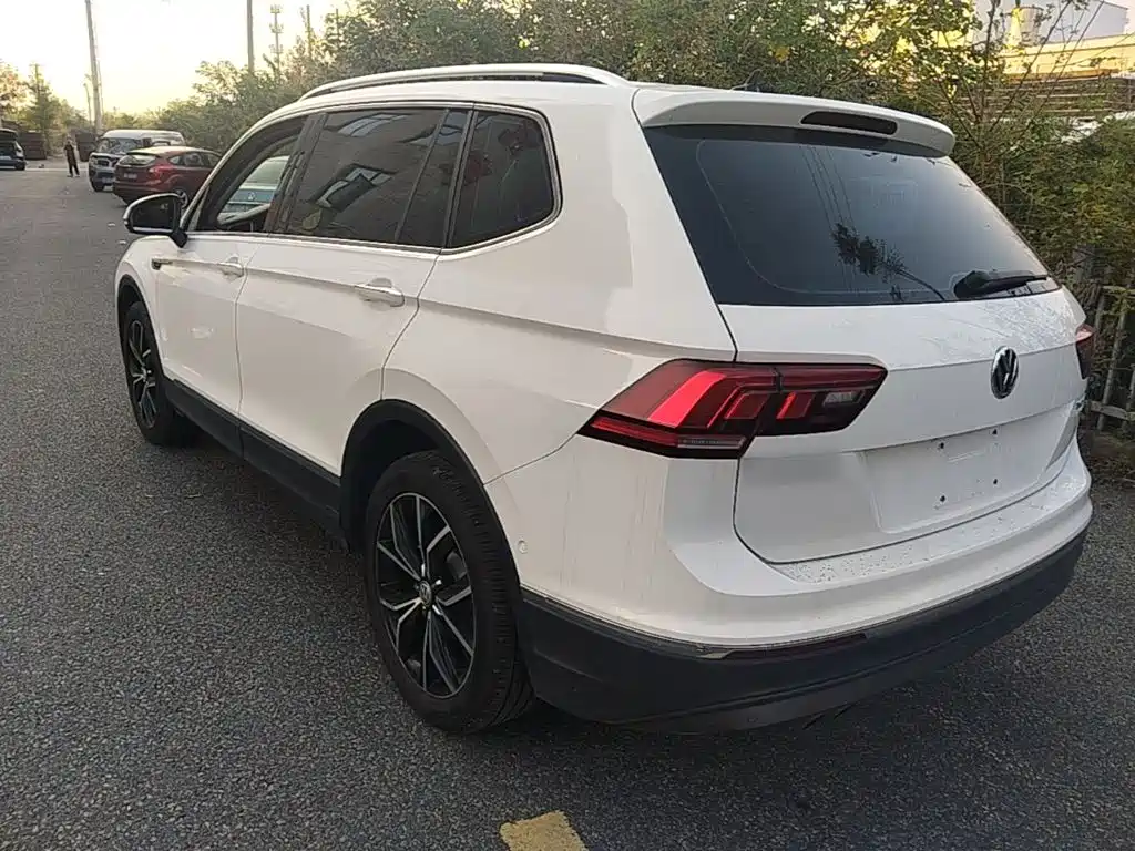 Volkswagen Tiguan L — миниатюра 5