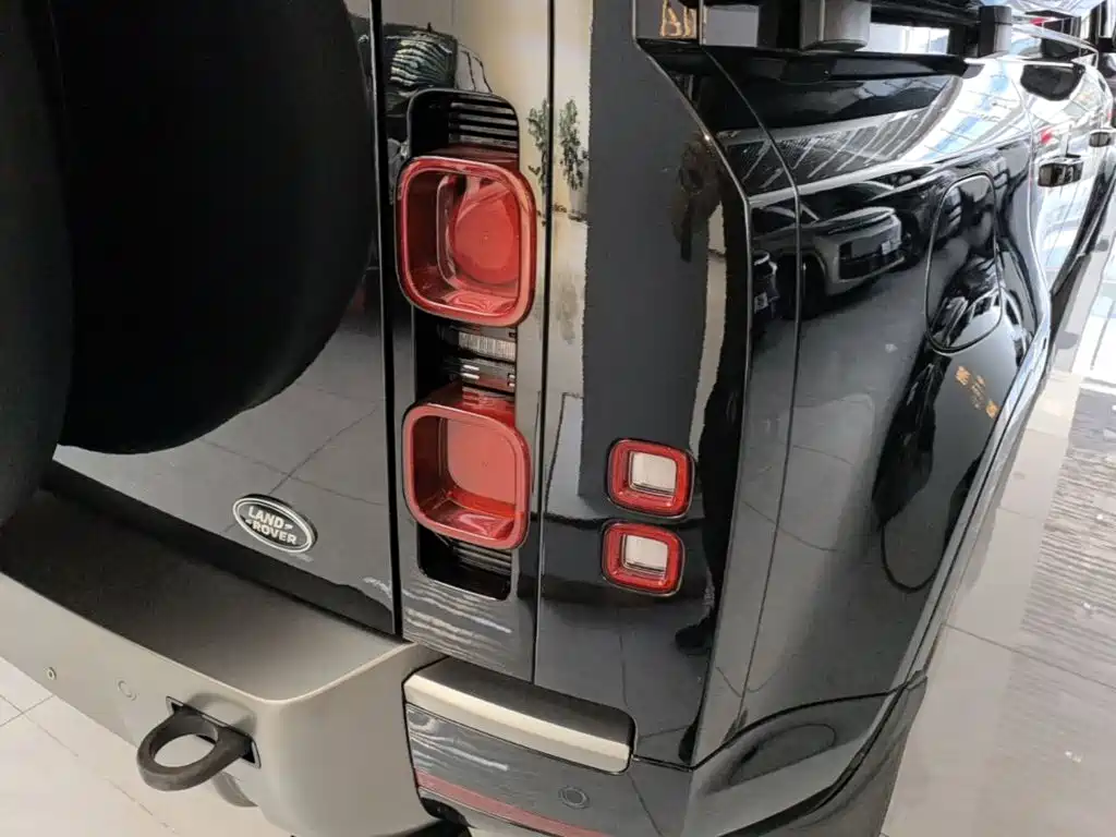 Land Rover Defender — миниатюра 8