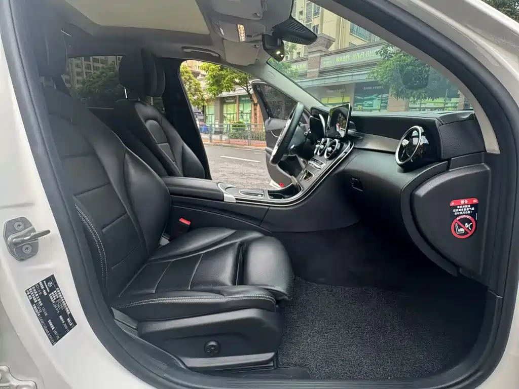 Mercedes-Benz C-Class — миниатюра 6