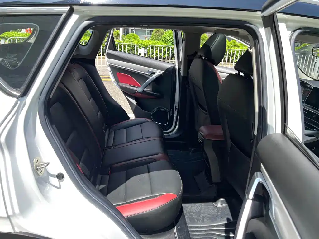 Geely Binyue — миниатюра 13