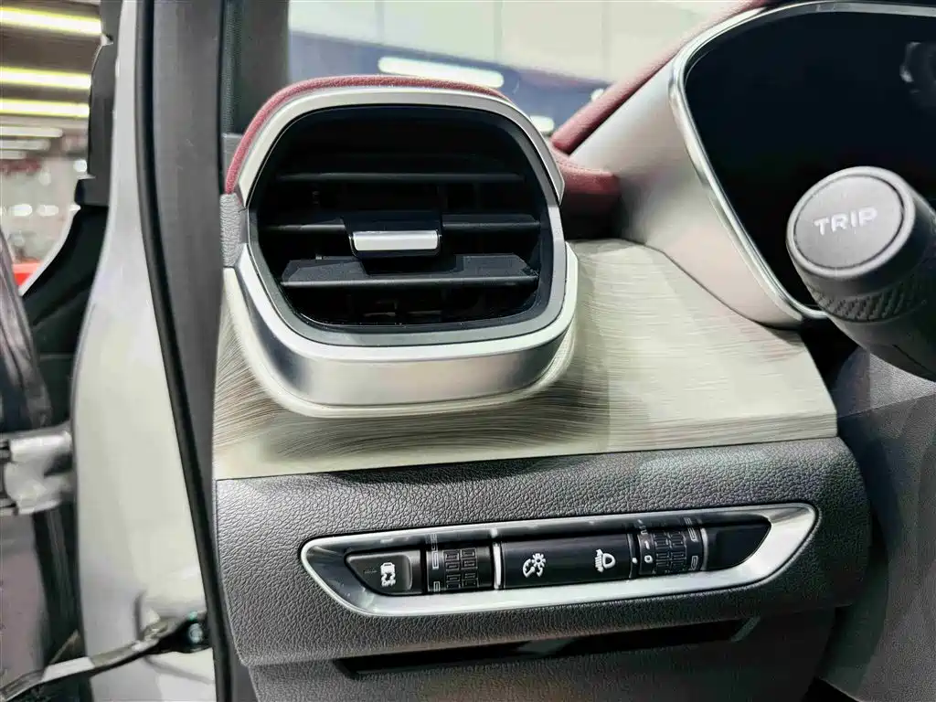 Geely Binyue — миниатюра 14