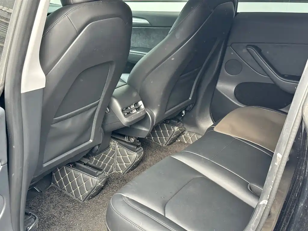 Tesla Model Y — миниатюра 7