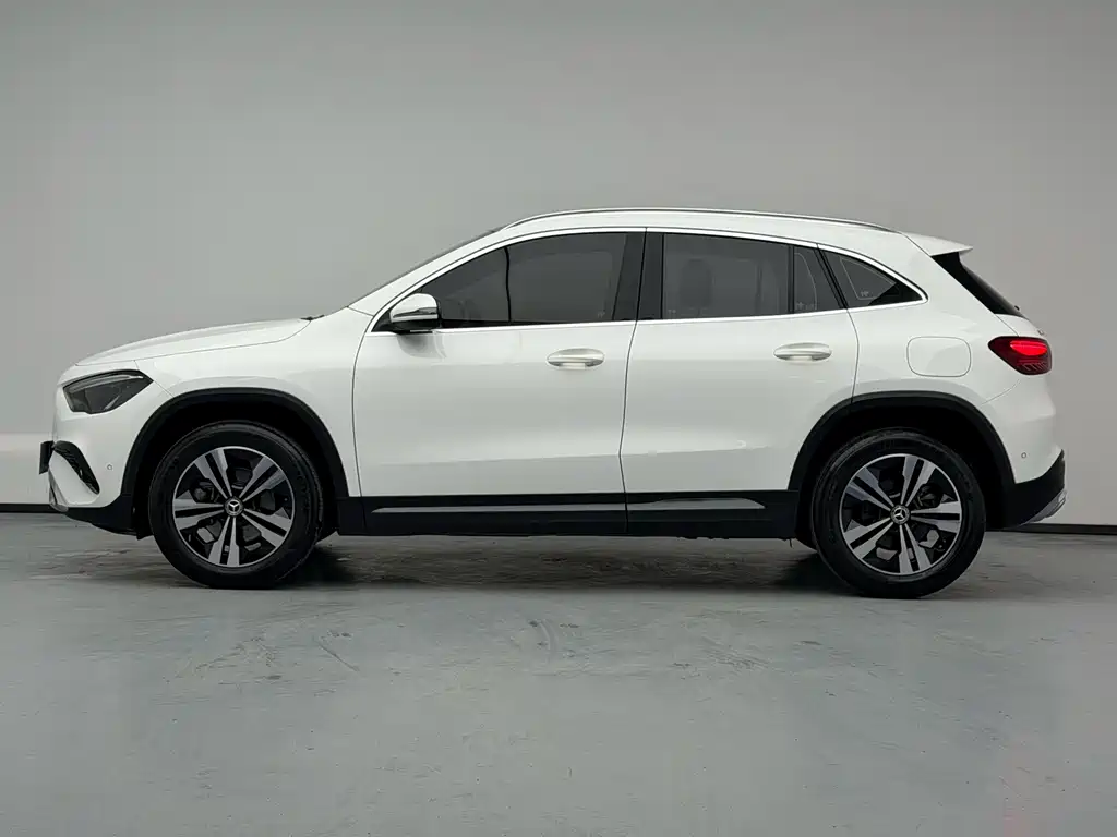 Mercedes-Benz GLA — миниатюра 18