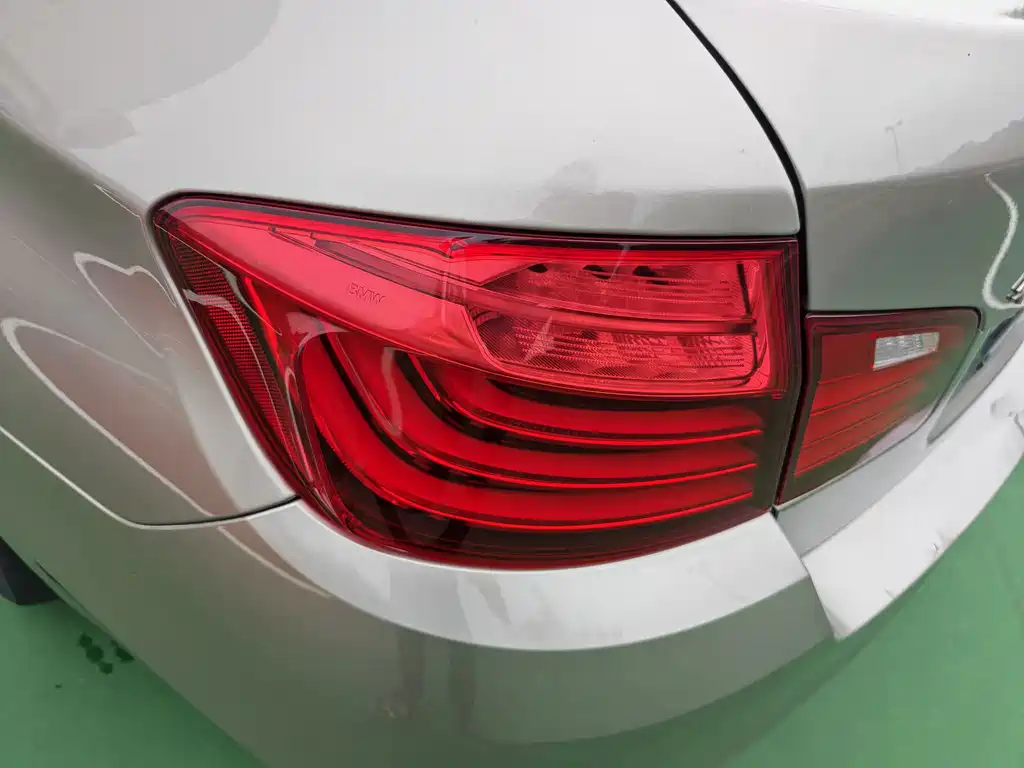 BMW 5 Series — миниатюра 12
